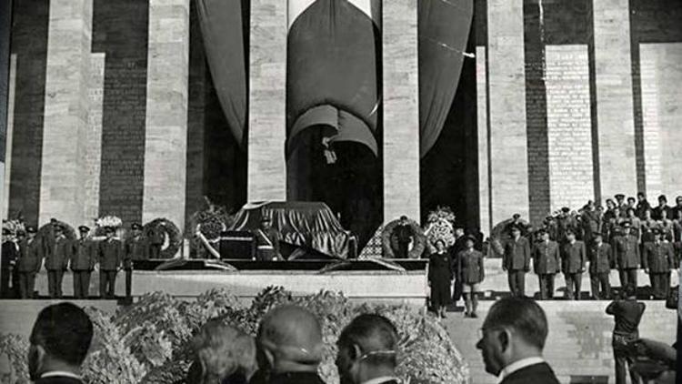 Atatürkün cenaze töreni görüntüleri