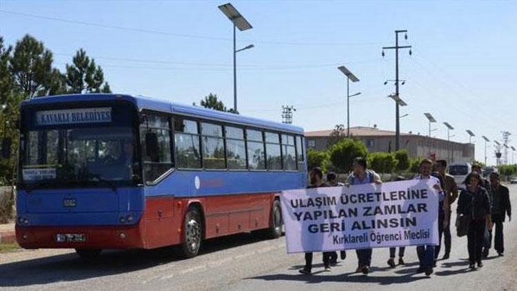 Üniversitelilerden ulaşım zammını protestosu