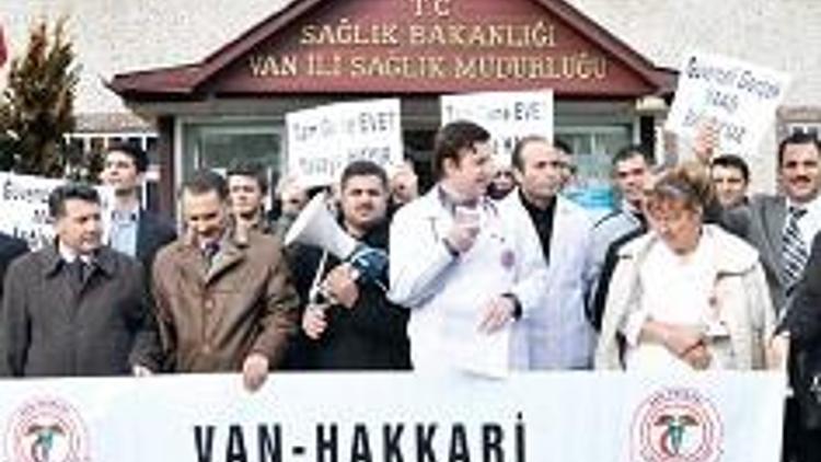 Doktor ‘tam gün’e direndi Bakan, eyleme dudak büktü