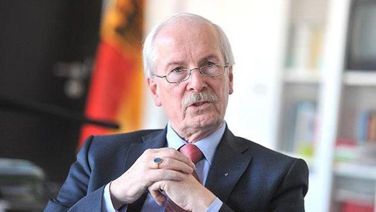 Alman Başsavcıyı görevden alan Adalet Bakanı eleştiri oklarının hedefinde