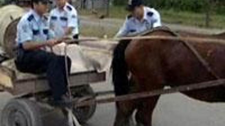 Polis at arabası kullanmaya kalkınca