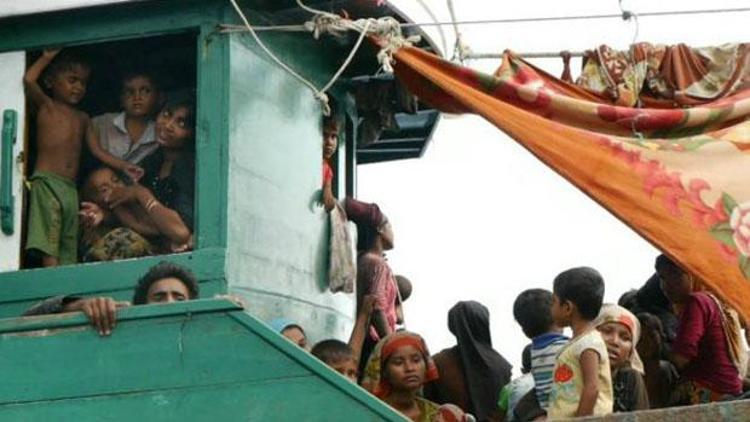 Endonezyalı yetkililerden balıkçılara: Boğulsalar da göçmenleri kurtarmayın
