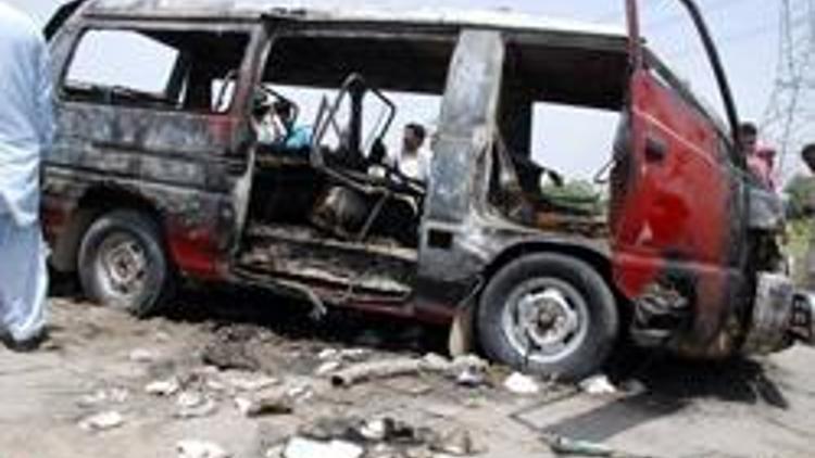 Pakistan’da 17 öğrenci yanarak öldü