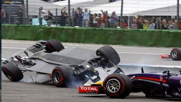F1de korkutan kaza... Massa takla attı