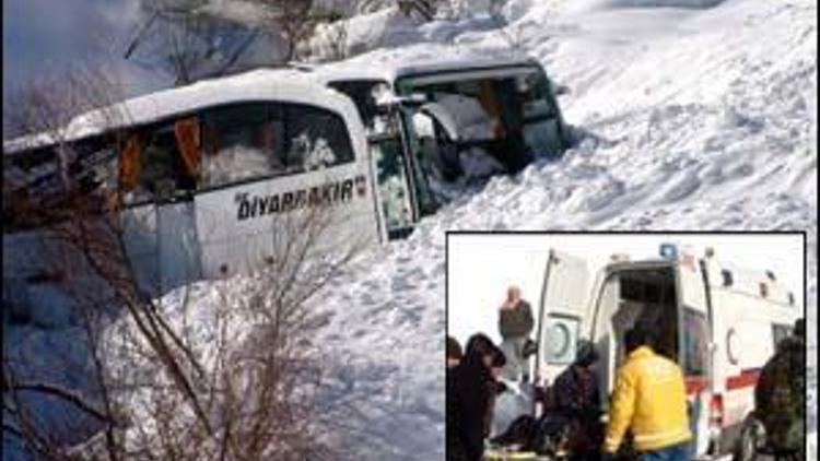 Bitlis-Diyarbakır karayolunda yolcu otobüsü çığ altında kaldı: 8 ölü