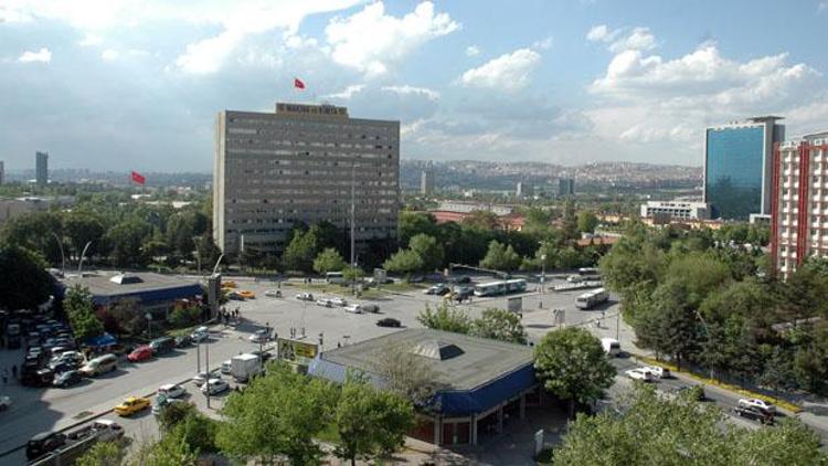 Ankaranın meydanları kavşak oldu