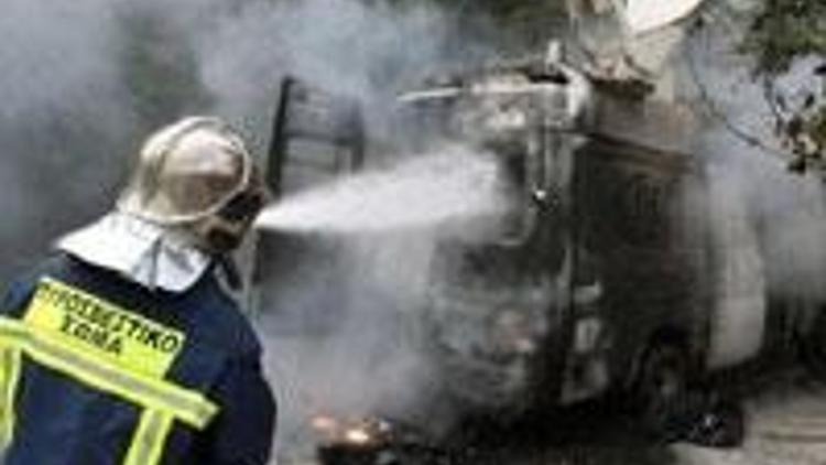 Yunanistanda isyan: 3 ölü