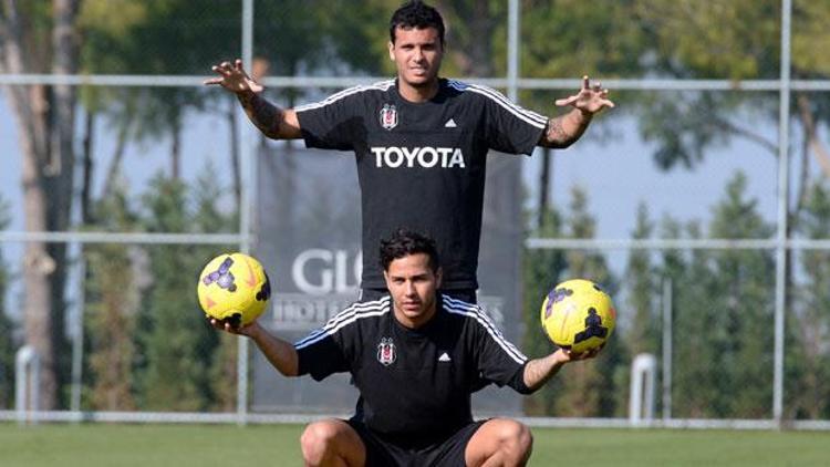 Beşiktaşlı futbolcular basının karşısına çıktı