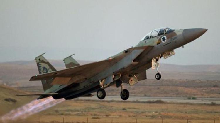 İsrail uçakları Suriyeyi bombaladı