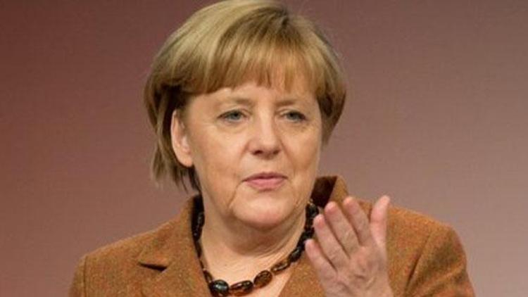 Merkel’in partisinden Türkiyeye övgü