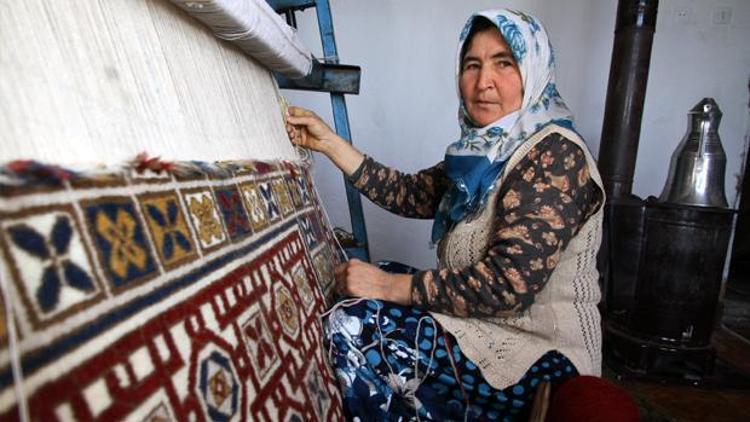 Mozaikler el dokuması halılarda hayat buluyor