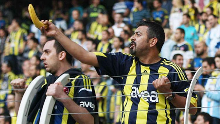 Fenerbahçe-Galatasaray maçında muz sallama eylemi kime yapıldı,  belirlenemedi - Futbol Haberleri