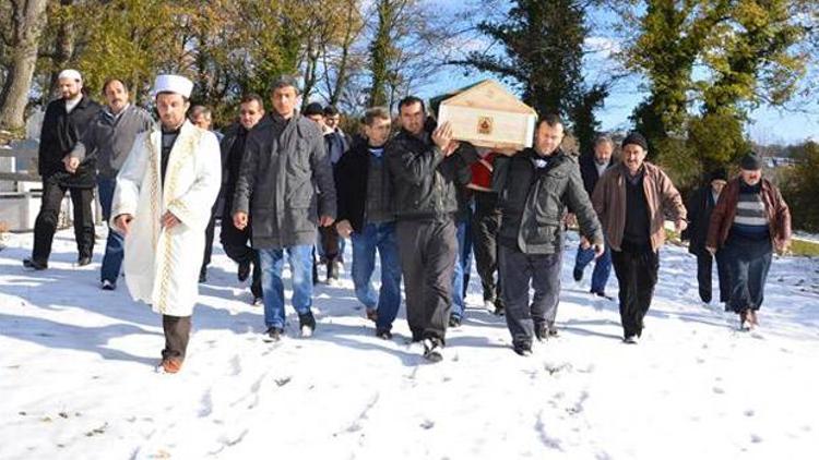 Kartopu yüzünden öldü karlara gömüldü