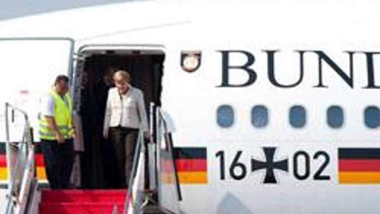 Merkel’in uçağındaki çıplak Türk