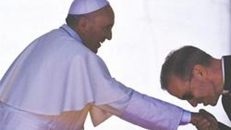 Vatikan’da eşcinsel lobisi var