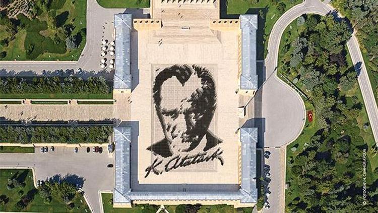6 bin gönüllüyle Atatürk portresi