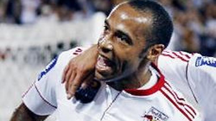 Thierry Henry bu kez kornerden attı