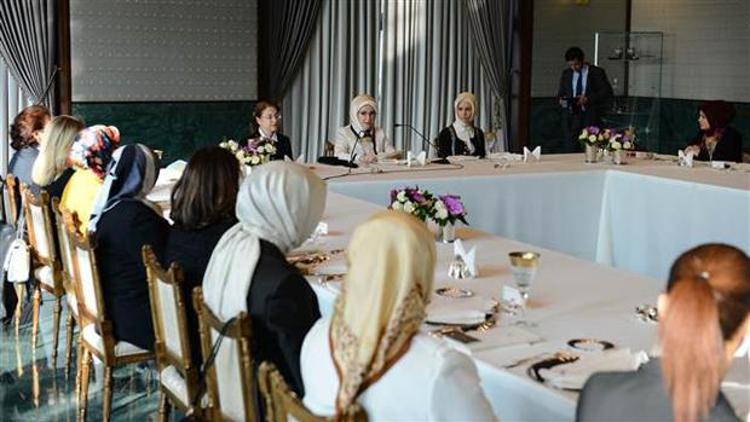 Erdoğandan Cumhurbaşkanlığı Sarayında STK temsilcilerine yemek