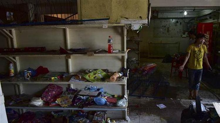 Venezuelalılar temel ihtiyaç maddeleri için saatlerce kuyrukta bekliyor