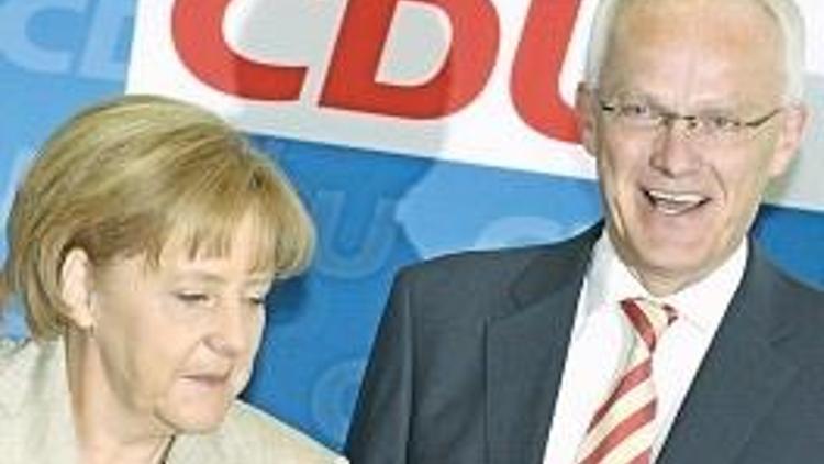 Merkel’den ‘acı yenilgi’ itirafı