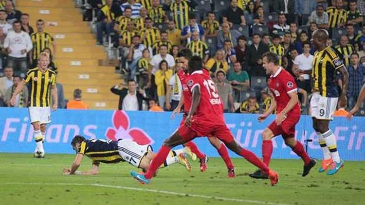 Çizgi hakemi penaltı dedi Fener öne geçti