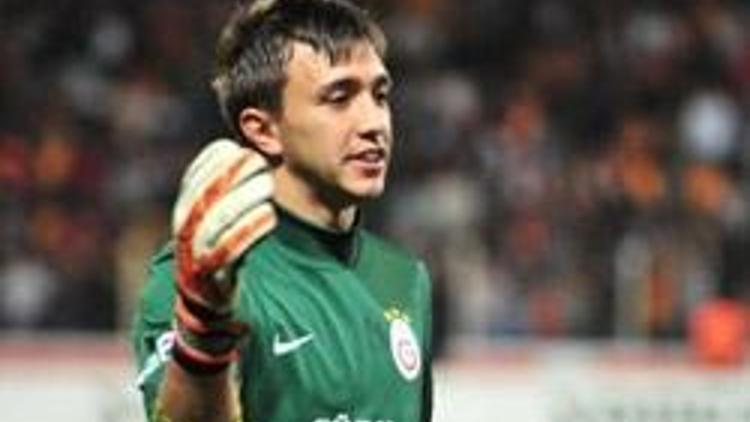 Muslera tarihe geçti