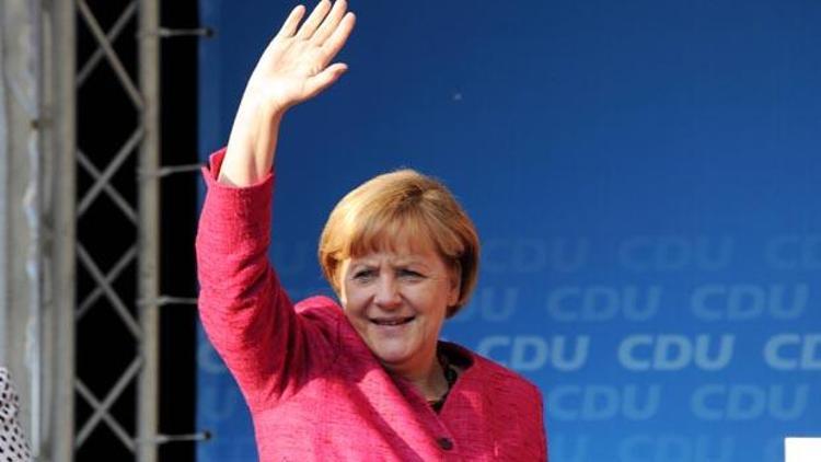 Merkele destek artıyor