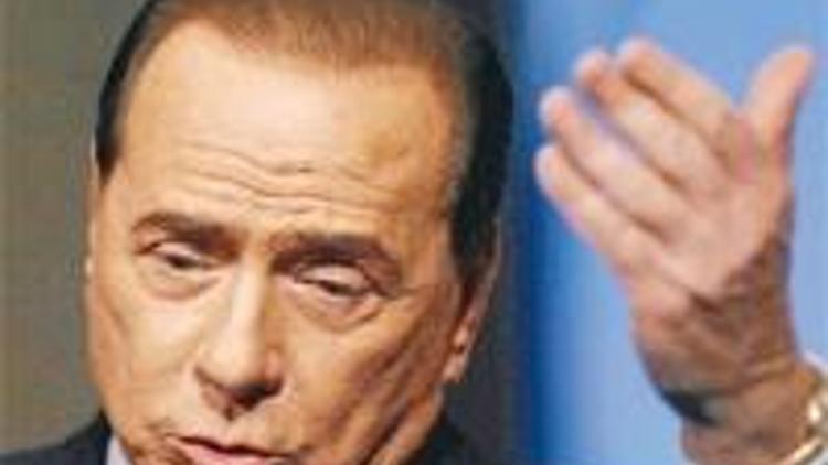 Berlusconi yeni parti kurdu