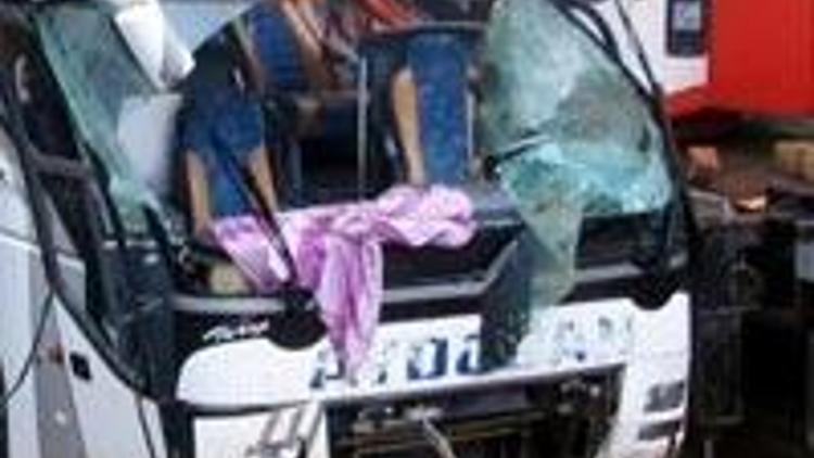 Yolcu otobüsü devrildi: 5 ölü, 45 yaralı