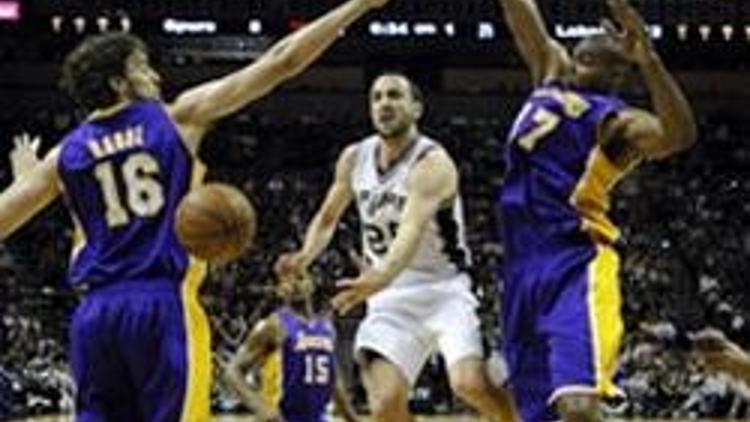 Lakers Spursü dağıttı