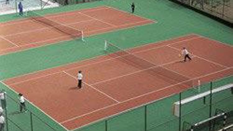 18 Yaş Bayanlar Yaz Tenis Kupası başladı