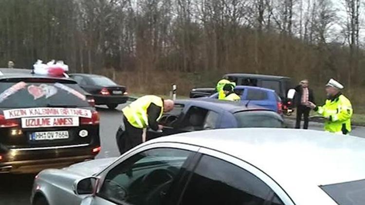 Alman polisi düğün konvoyunu durdurdu, Türkler bahşiş istiyorlar sandı