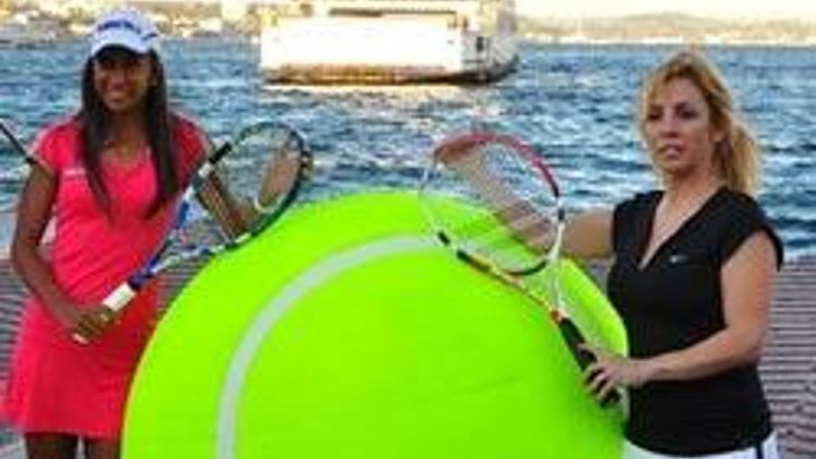 Arabalı vapurda tenis maçı