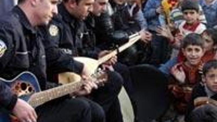 Polisten şarkılı önlem
