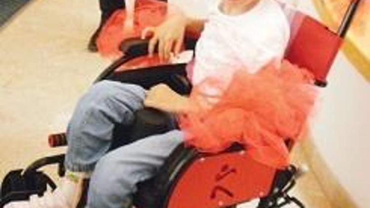 Kermes geliriyle tekerlekli sandalye
