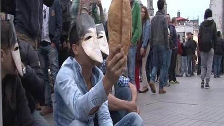 Taksimde ekmekli eylem yasak