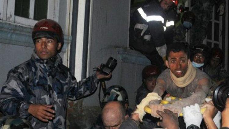 İdrarını içen Nepalli depremzede 82 saat sonra enkazdan sağ çıkarıldı