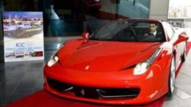 Ferrari hedefinin yarısını şimdiden sattı