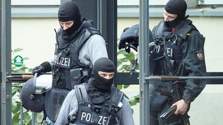 Almanyada üç Türk ajanlıktan tutuklandı