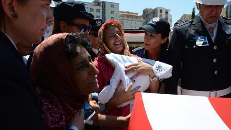 Şehit polis memuru Abdullah Ümit Sercanın bebeği 20 günlüktü