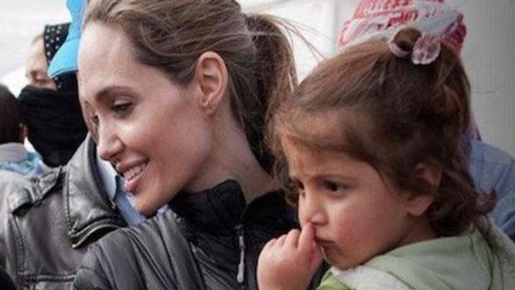 Angelina Jolie Ezidileri ziyaret etti