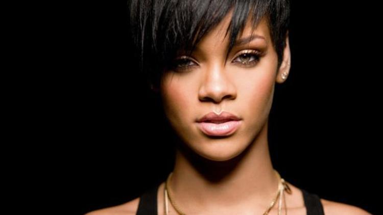 Rihannanın makyaj stili