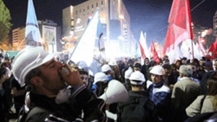 Ankara ve İzmirde polis müdahalesi