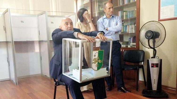 Abhazya seçimini mahkeme durdurdu