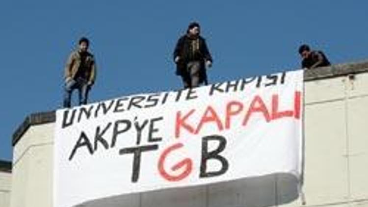 AK Parti Genel Başkan Yardımcısı’na üniversitelilerden protesto
