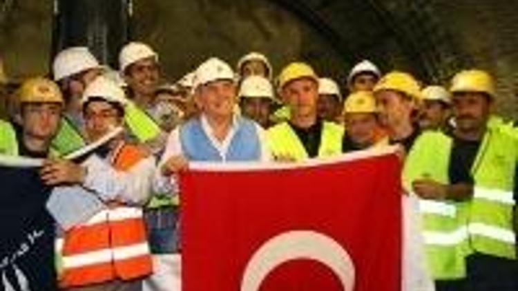 İstanbulda metro tüneli birleşti