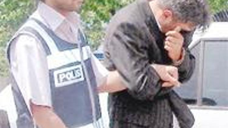 Polis olamadığı için polis arkadaşını önce öldürdü, sonra yaktı