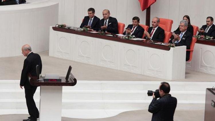 Davutoğlu, Bahçeli yemin etmeden Genel Kurul salonunu terk etmedi