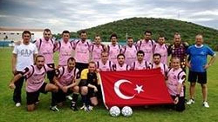 İzmirli avukatlar futbolda Dünya 3.sü