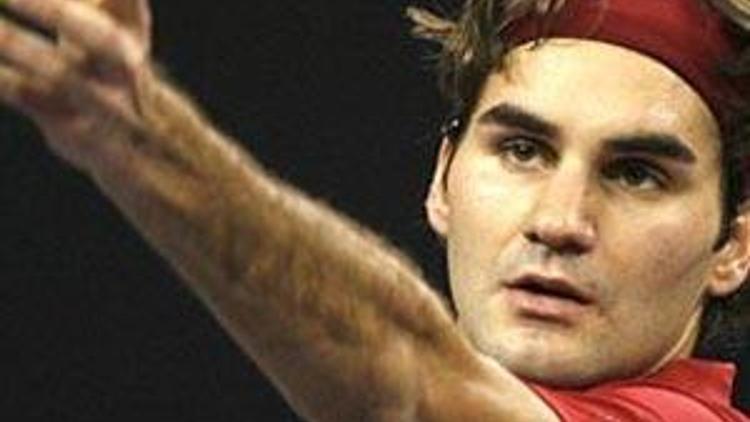 Federer, rakibini zorlanmadan geçti